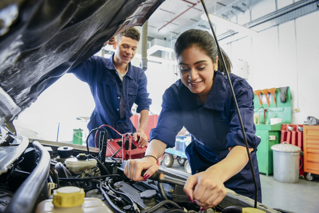 meccanico specializzato in auto elettriche